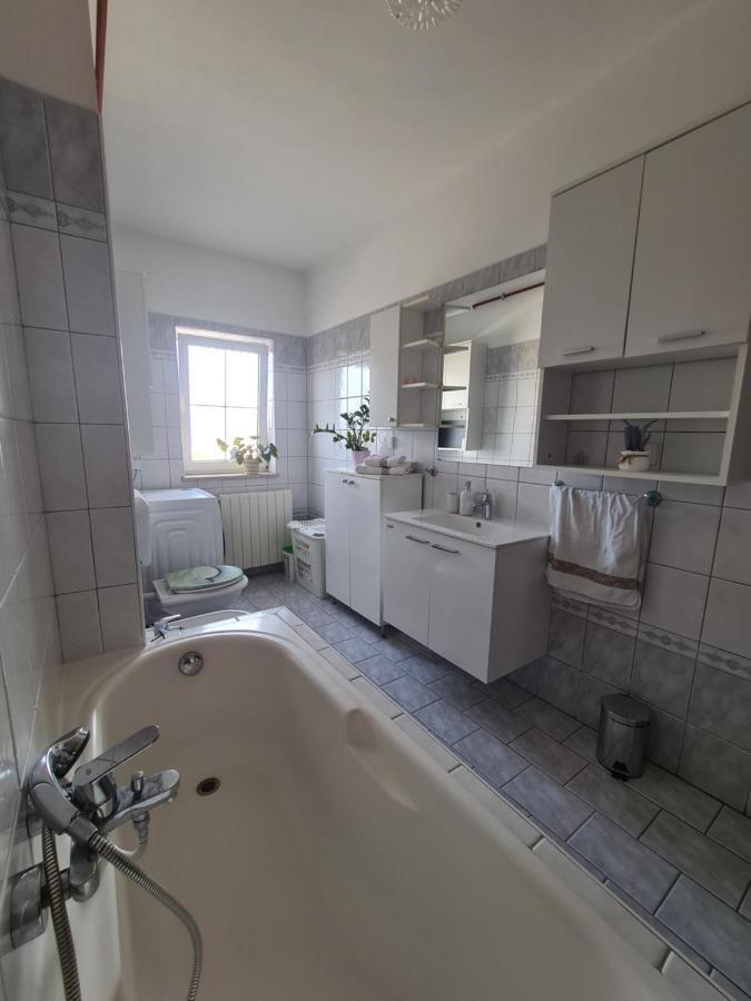 Apartmani Emily Pula Exterior photo