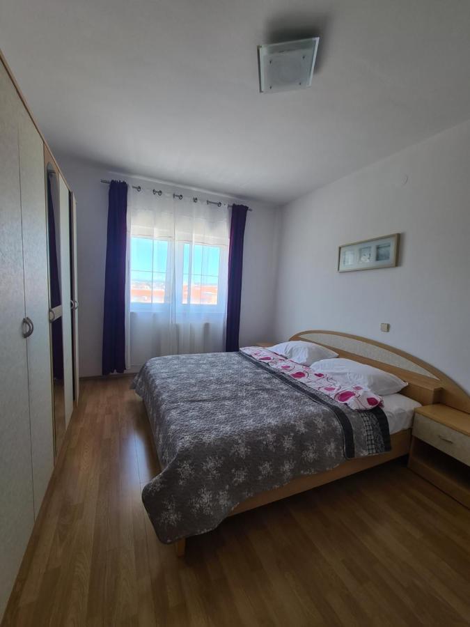 Apartmani Emily Pula Exterior photo