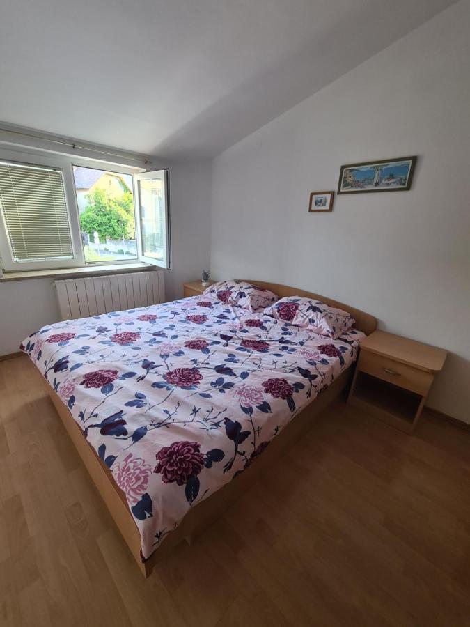 Apartmani Emily Pula Exterior photo
