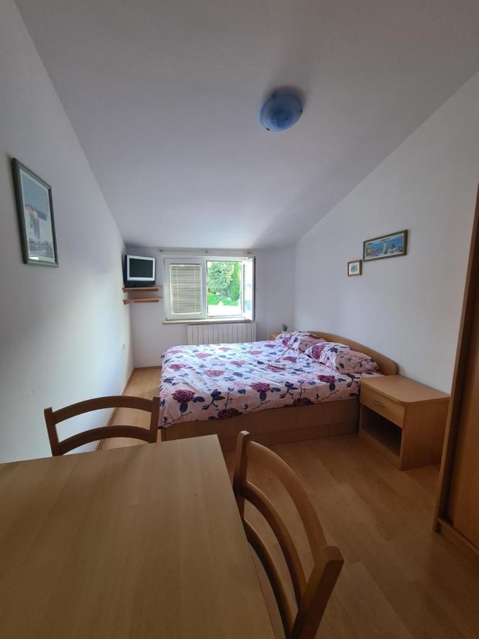 Apartmani Emily Pula Exterior photo